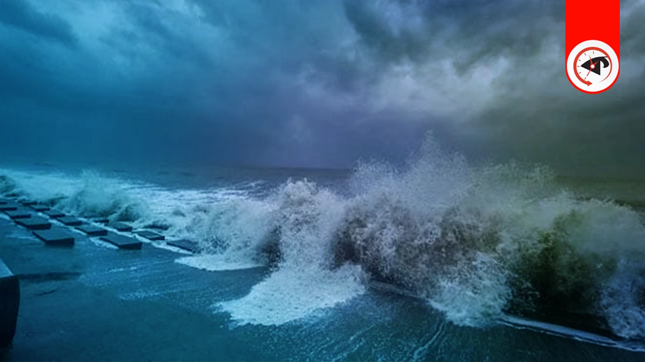 সাগরে ফের লঘুচাপ, দেশের দুই বন্দরে ৩নং সতর্কসংকেত