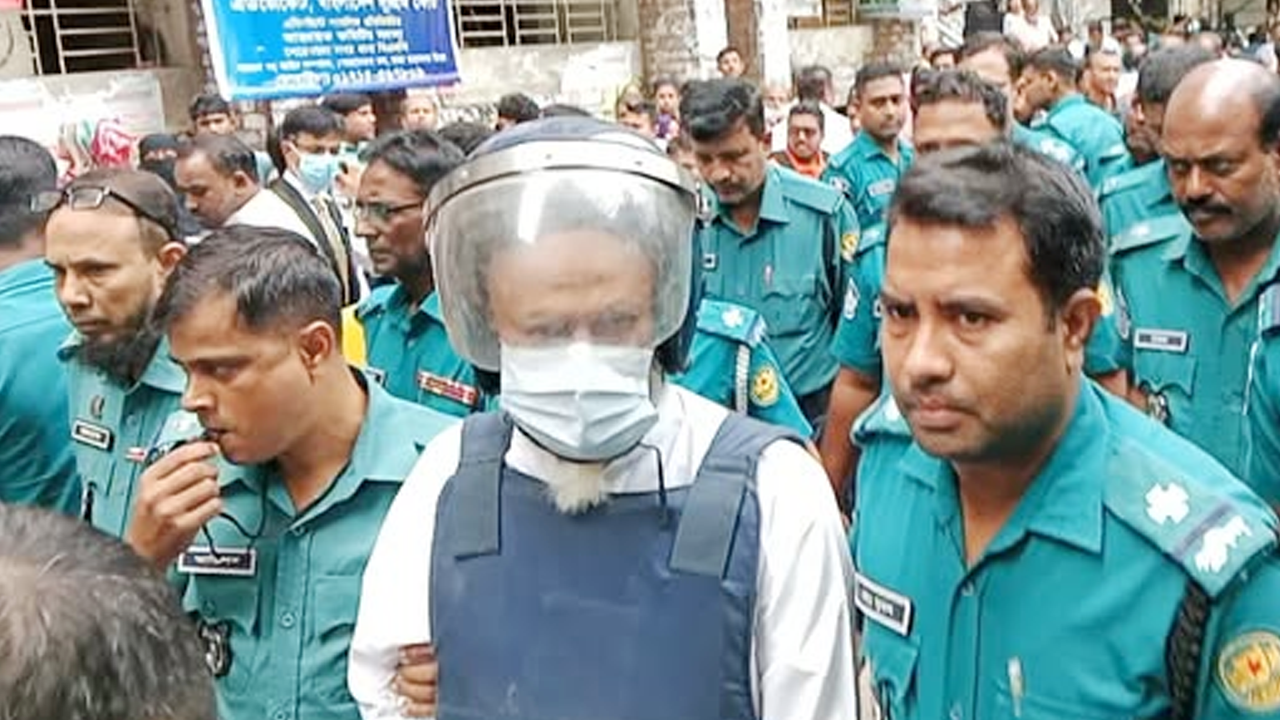 কাঠগড়ায় বসার টুল চেয়েও পেলেন না নাসার নজরুল, চেহারায় হতাশা