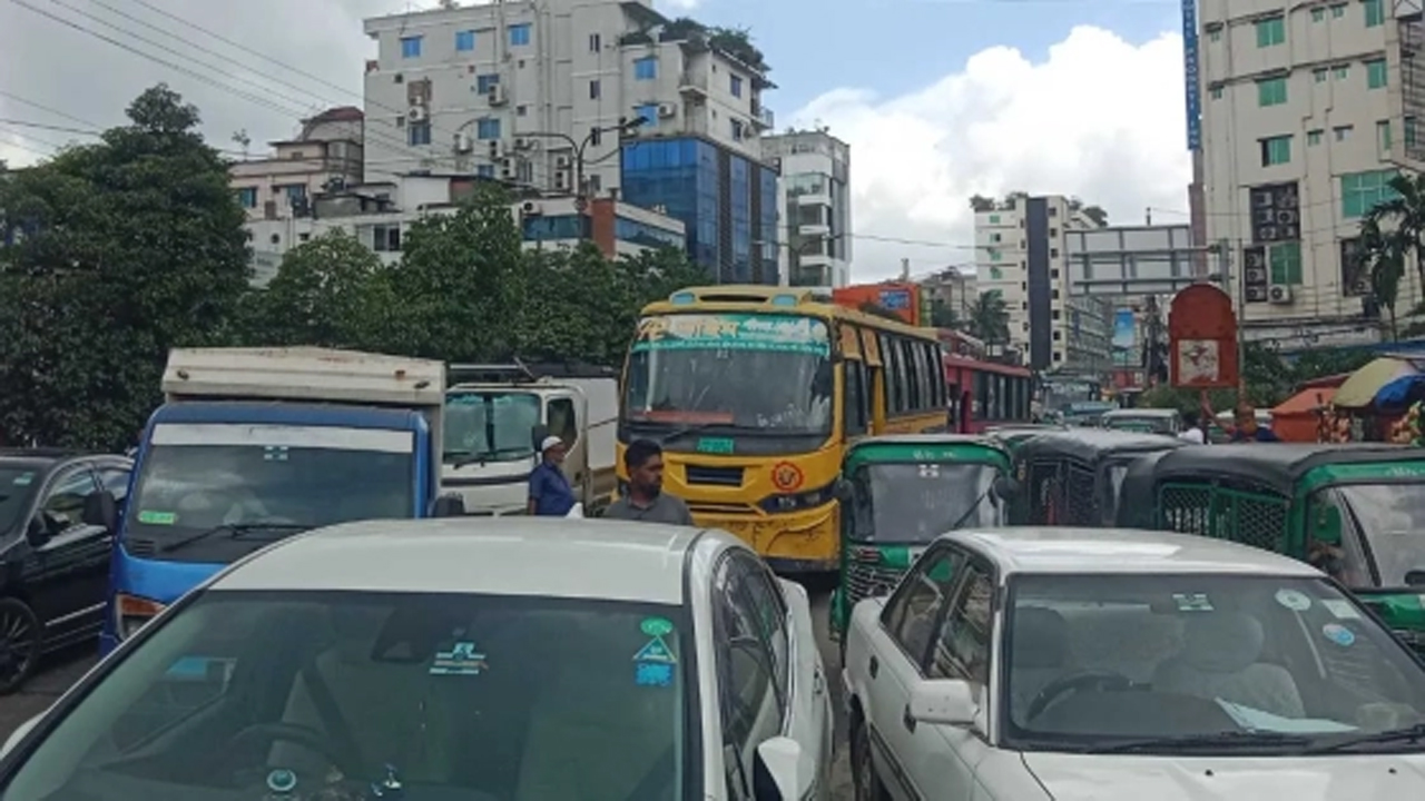 রাজধানীর নতুনবাজার-রামপুরা ব্রিজ-কাকলী পর্যন্ত আরও যানজটের শঙ্কা