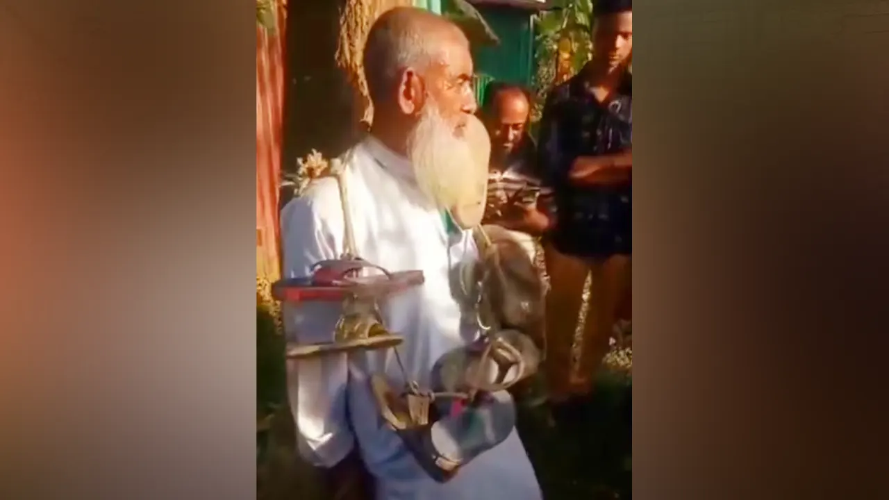 যৌন নির্যাতনের অভিযোগে বৃদ্ধকে জুতার মালা, পুলিশে সোপর্দ