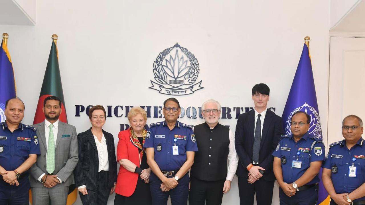 আইজিপির সঙ্গে আয়ারল্যান্ড ও ইইউ প্রতিনিধিদলের সাক্ষাৎ
