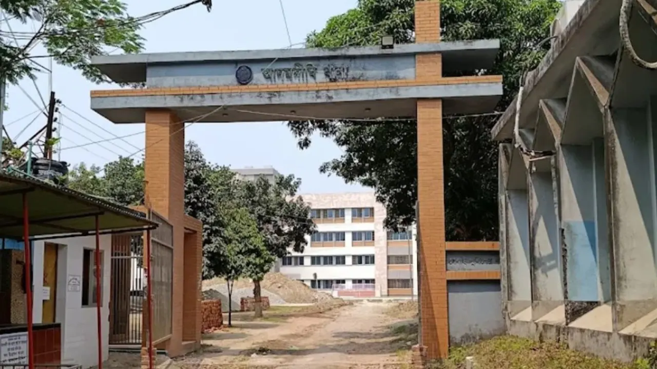 বিড়ালের গলা কেটে হত্যার ঘটনায় নারীর বিরুদ্ধে জিডি