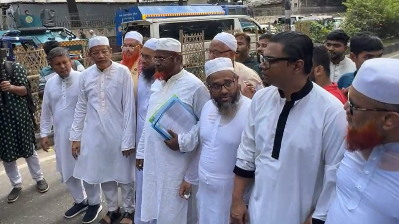 গণমিছিলে পুলিশের বাধা, যমুনায় যাচ্ছে ৮ দলের প্রতিনিধিদল