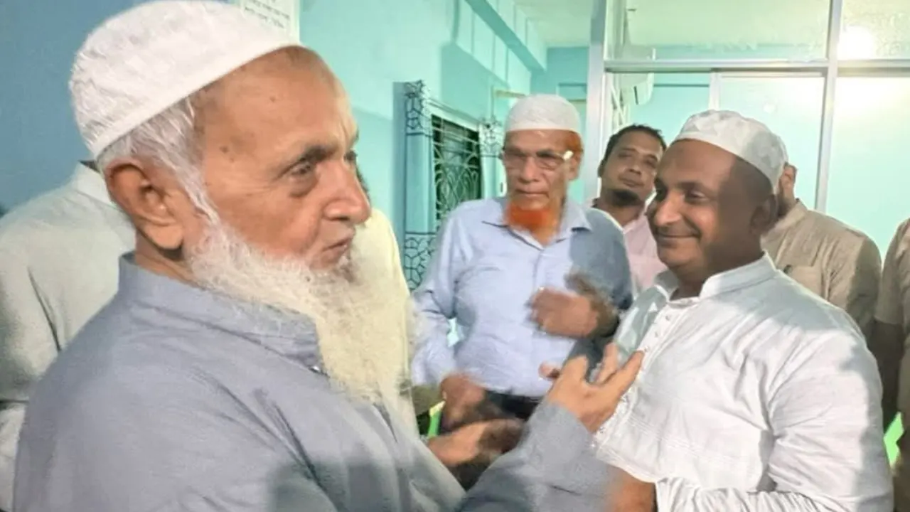 হেফাজত আমিরের সঙ্গে বিএনপি প্রার্থীর সাক্ষাৎ