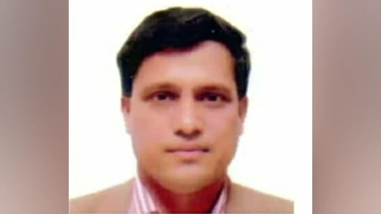 সংবাদ প্রকাশের জেরে সাংবাদিকের বিরুদ্ধে জেলা মাধ্যমিক শিক্ষা কর্মকর্তার মামলা