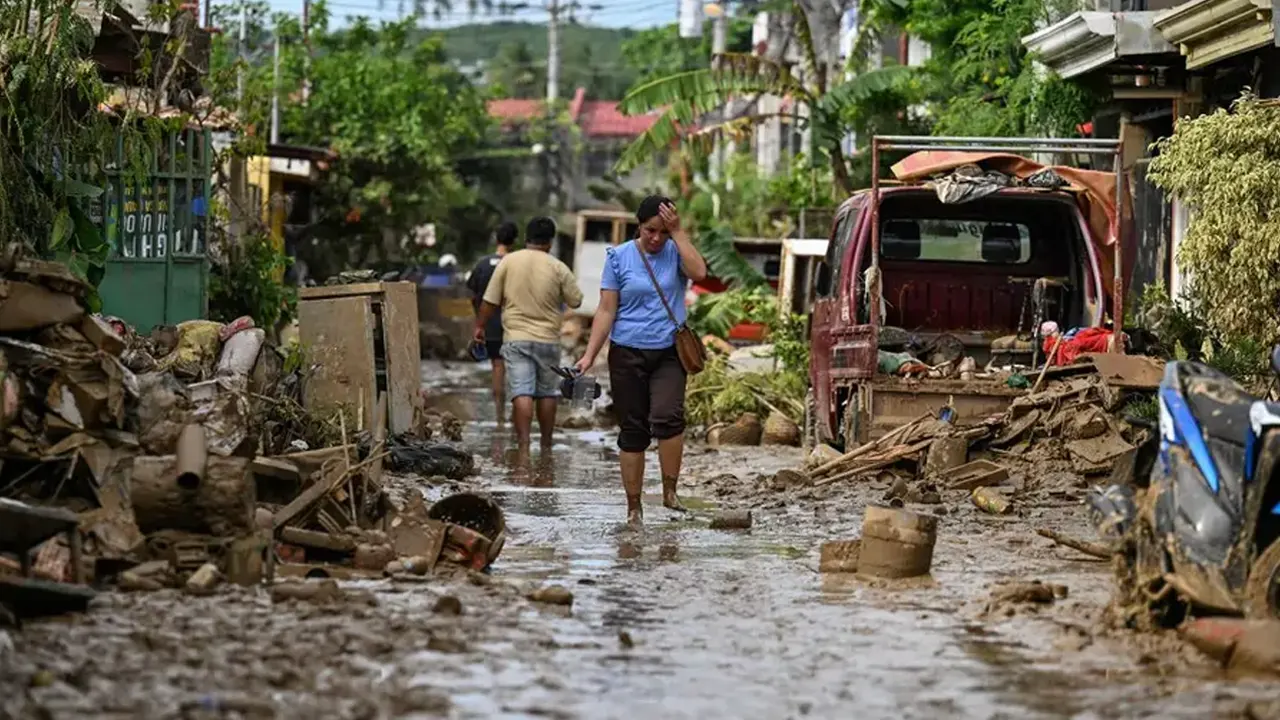 টাইফুনের তাণ্ডব, দেশজুড়ে জরুরি অবস্থা জারি