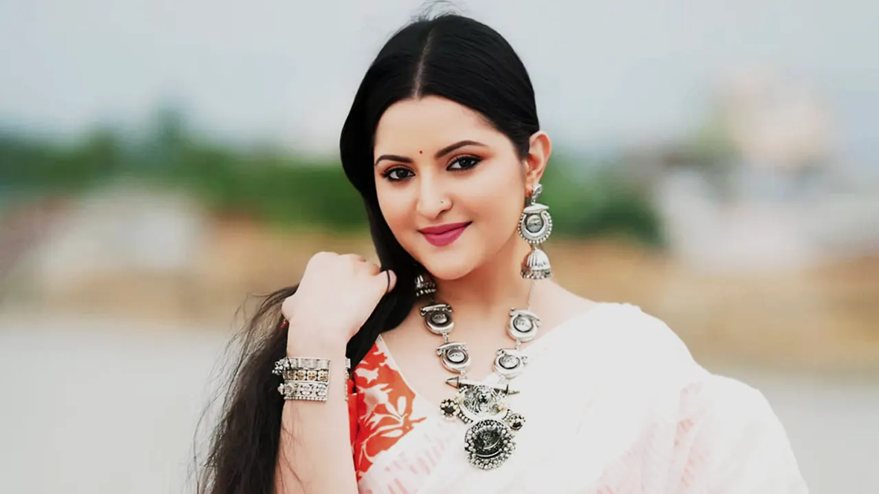 আমার পঞ্চাশ বছর বয়সী লুকটা দেখার অপেক্ষায় আছি: পরী মণি