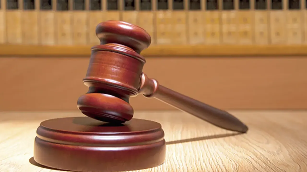 সাবেক স্বরাষ্ট্রমন্ত্রীর এপিএস মনিরের ২ নৌযান জব্দের আদেশ