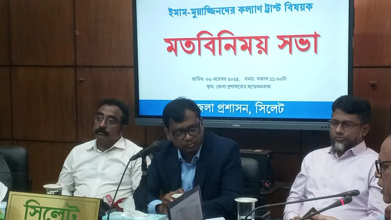 কান্নায় ভেঙে পড়লেন ডিসি সারওয়ার আলম