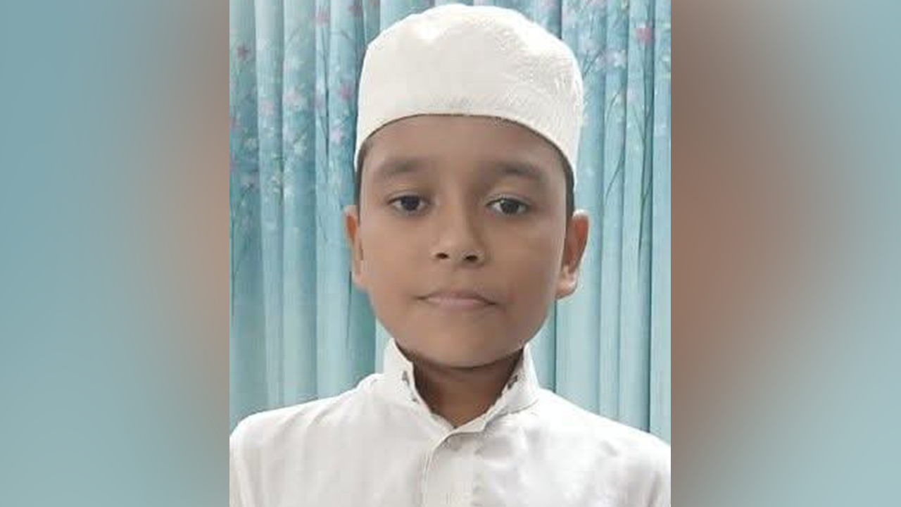 ৬ মাসে কোরআনের হাফেজ ১১ বছরের শিশু