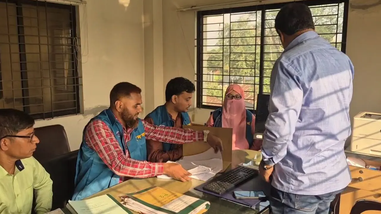 ভুয়া কাগজপত্রে টেন্ডার, পৌরসভায় দুদকের হানা