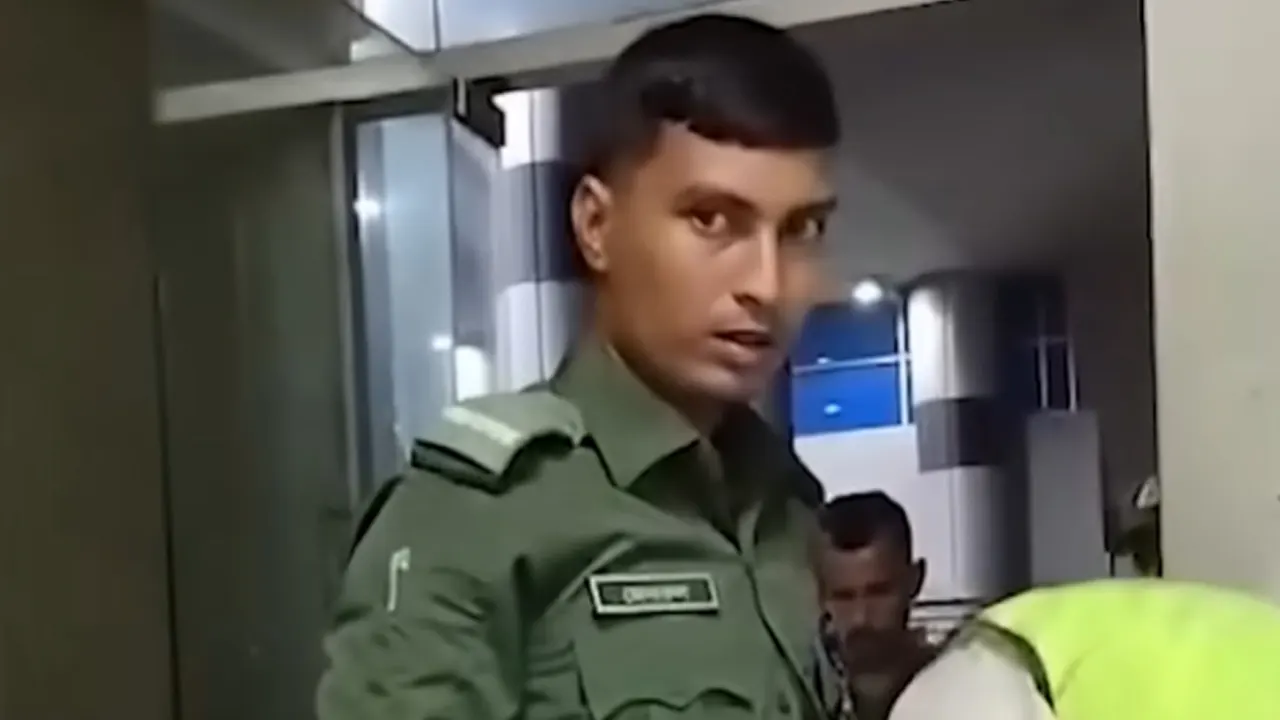 বিমানবন্দরের সেই আনসার সদস্যকে স্থায়ী বহিষ্কার