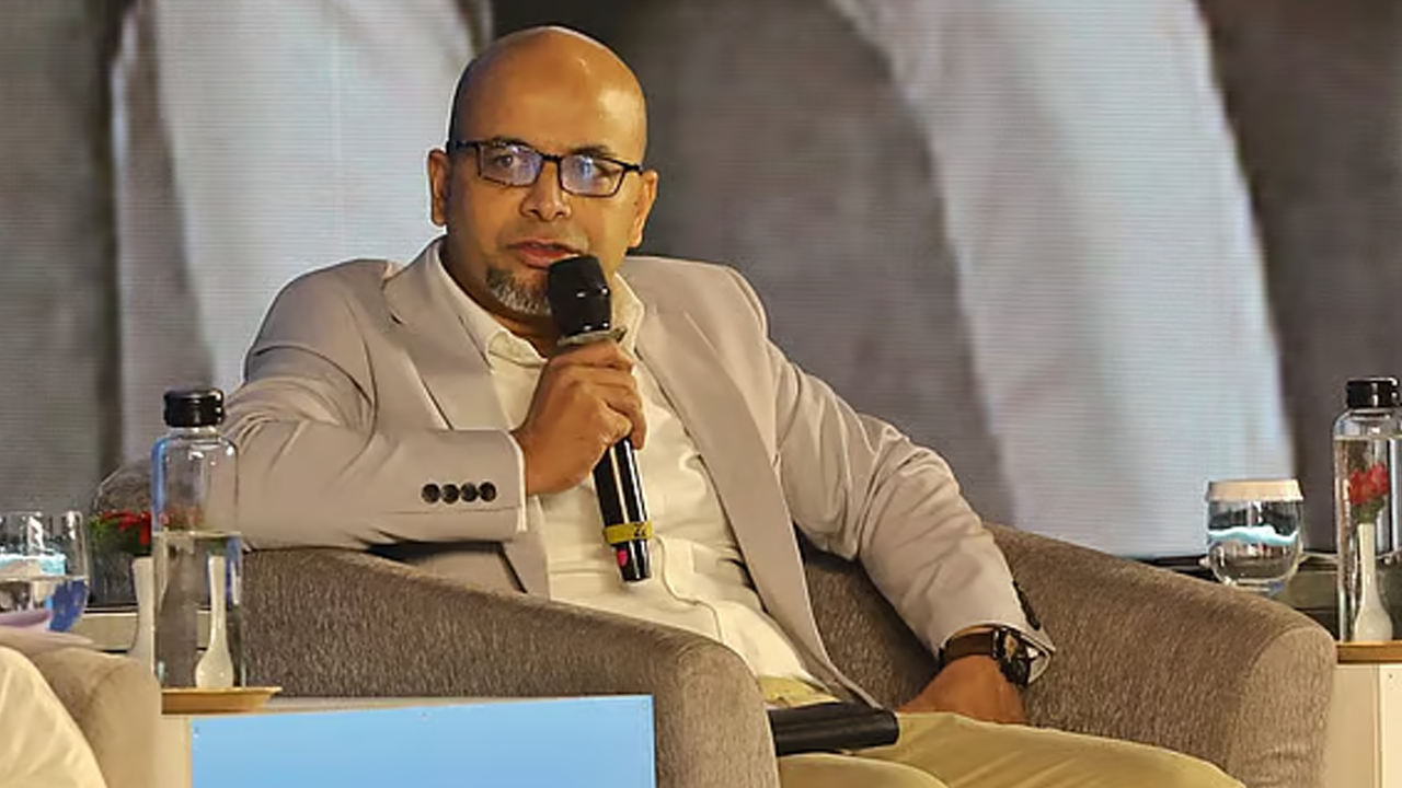 ডাক, টেলিযোগাযোগ, তথ্য ও প্রযুক্তি মন্ত্রণালয়ের প্রধান উপদেষ্টার বিশেষ সহকারী ফয়েজ আহমদ তৈয়্যব। পুরোনো ছবি