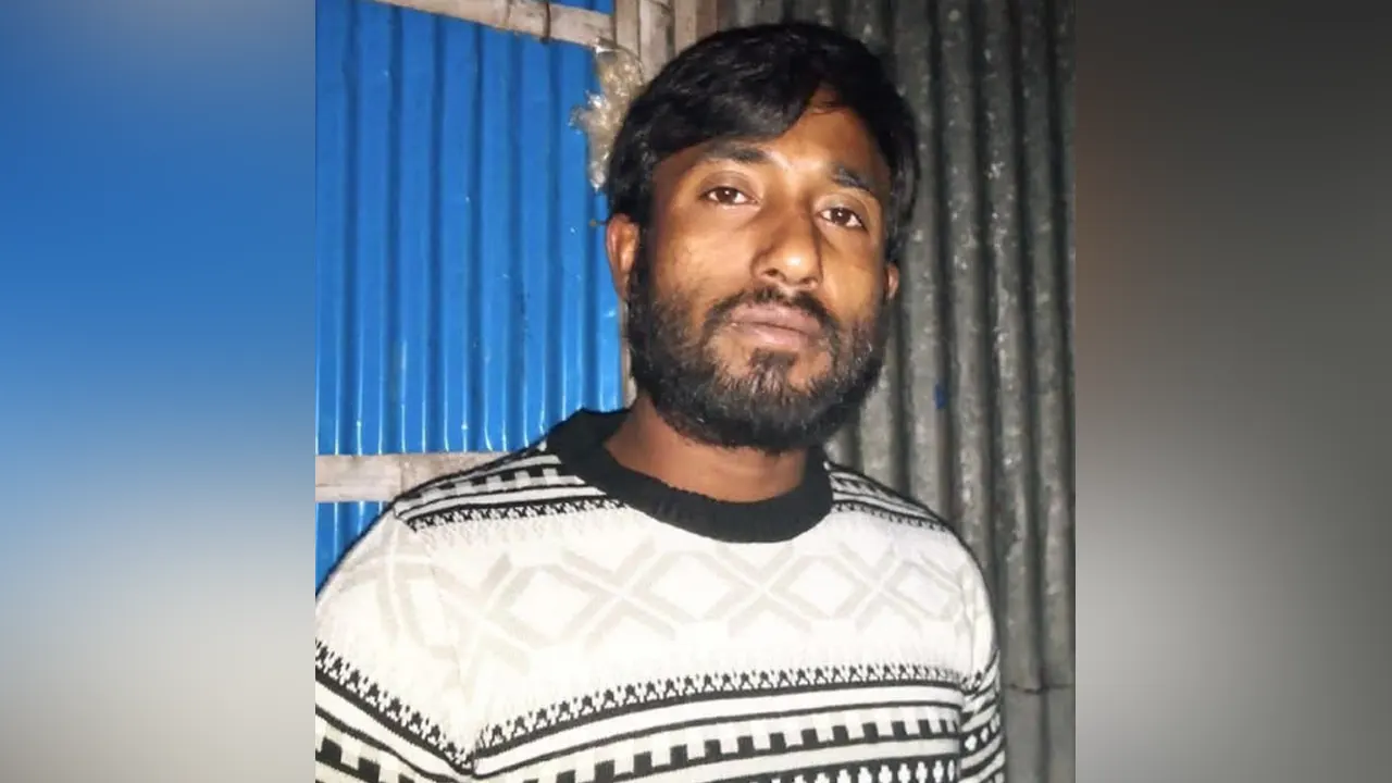 নিজ ঘরের সামনে যুবককে ছুরিকাঘাতে হত্যা