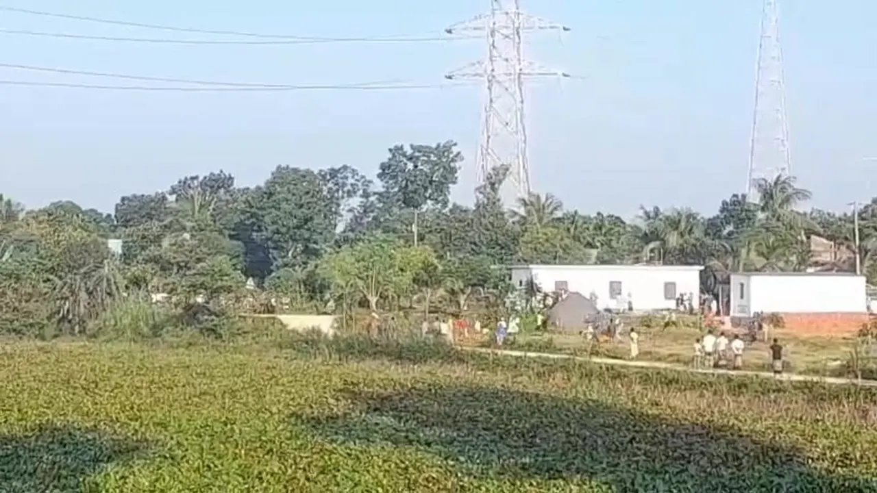 মাইকে ঘোষণা দিয়ে দুপক্ষের ‘টেঁটাযুদ্ধ’, আহত ১৫