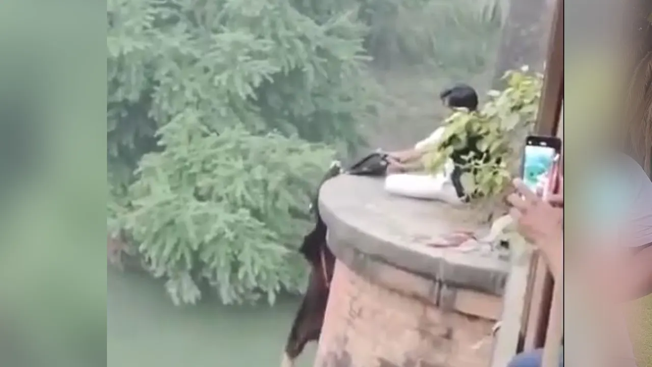 নদীতে ঝাঁপ দেওয়ার চেষ্টা তরুণীর, অতঃপর...