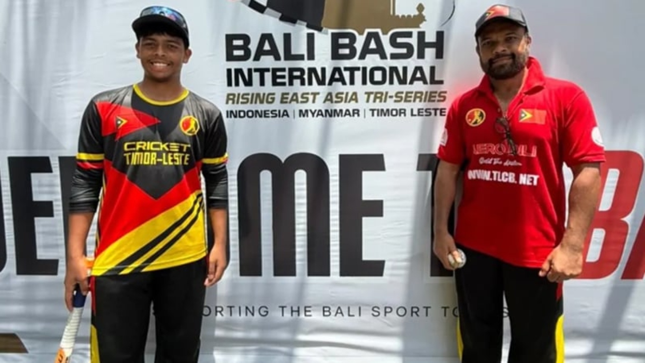 একসঙ্গে খেলে আন্তর্জাতিক ক্রিকেটে বিরল কীর্তি গড়লেন বাবা-ছেলে