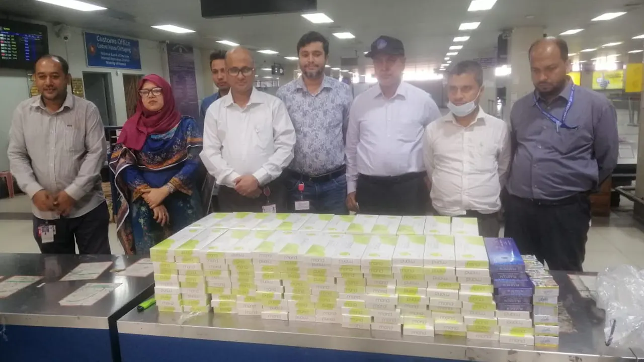 শাহ আমানত বিমানবন্দরে আমদানি নিষিদ্ধ মালামাল জব্দ