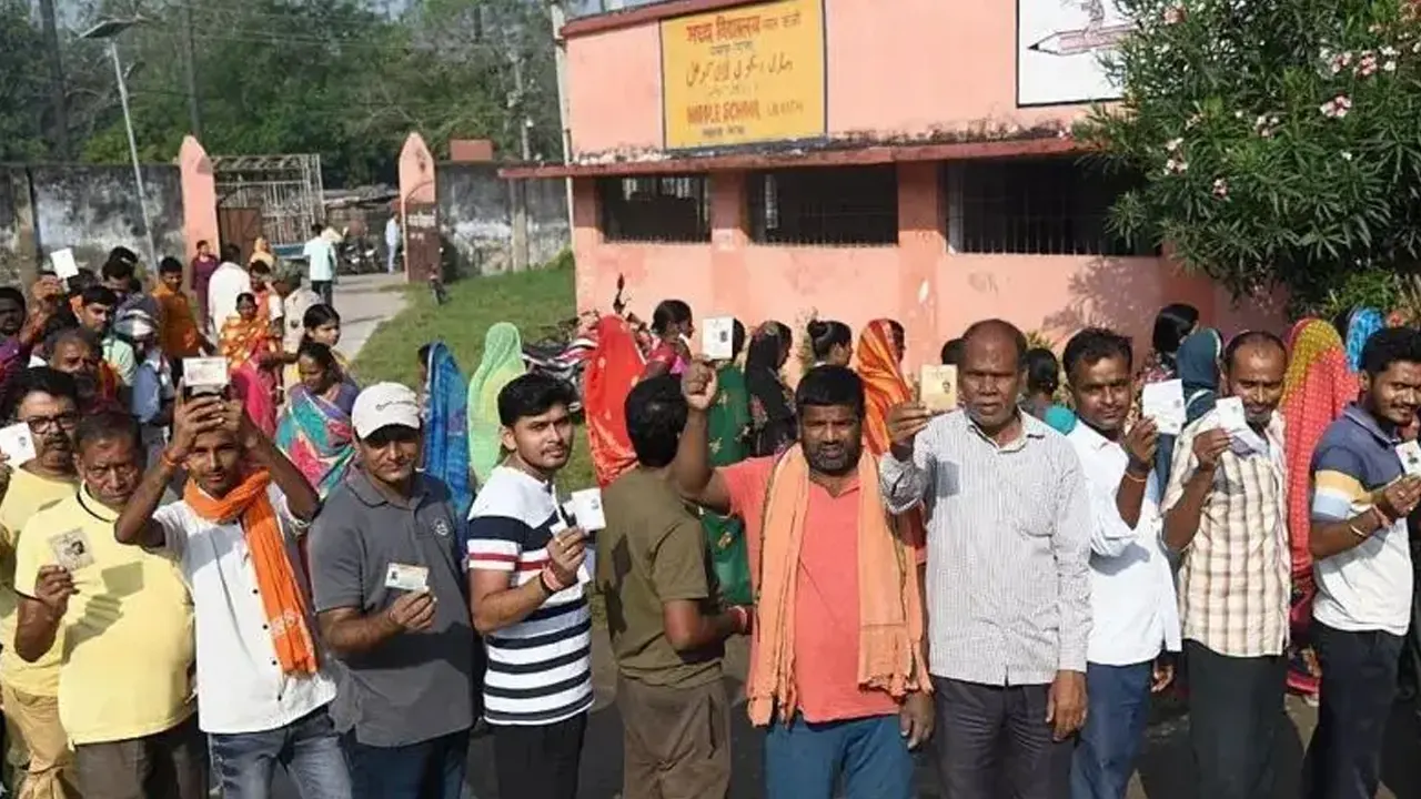 বিহারে এসআইআরের ভয়ে রেকর্ড ভোটার উপস্থিতি, এটা আসলে কী?