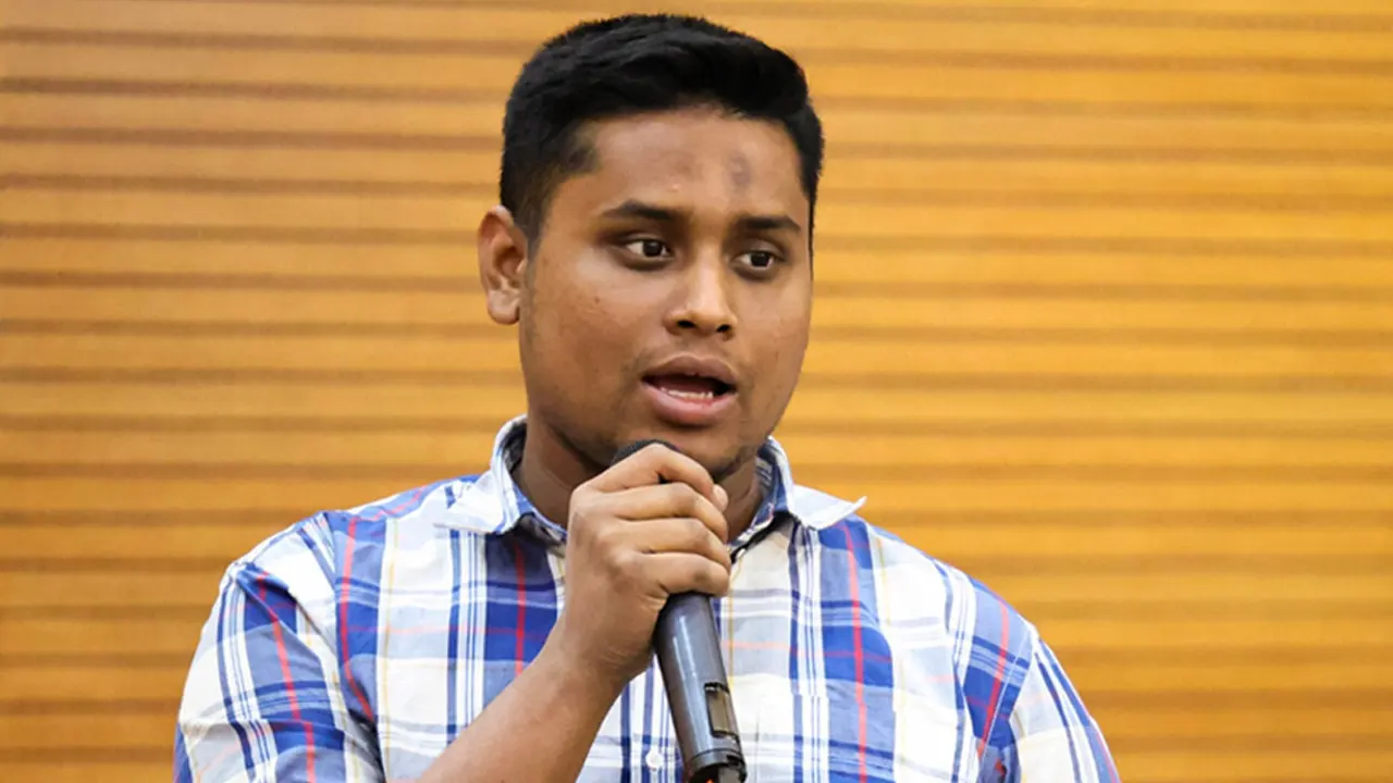 আন্দোলনরত শিক্ষকদের পাশে থাকার ঘোষণা হাসনাতের