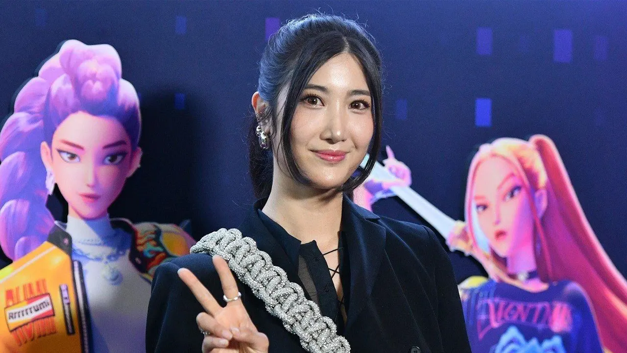 গ্র্যামির মঞ্চে ইজে