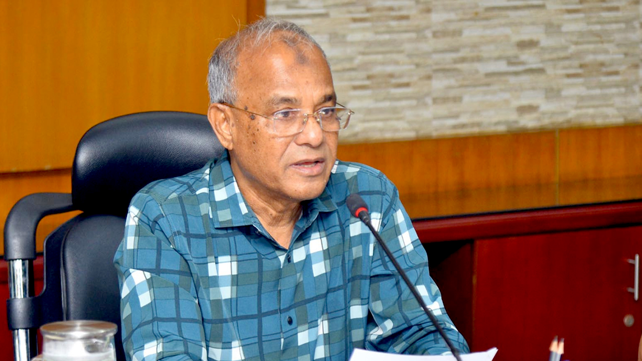 সেনাবাহিনীকে মাঠ থেকে সরিয়ে নেওয়া হচ্ছে না : স্বরাষ্ট্র উপদেষ্টা