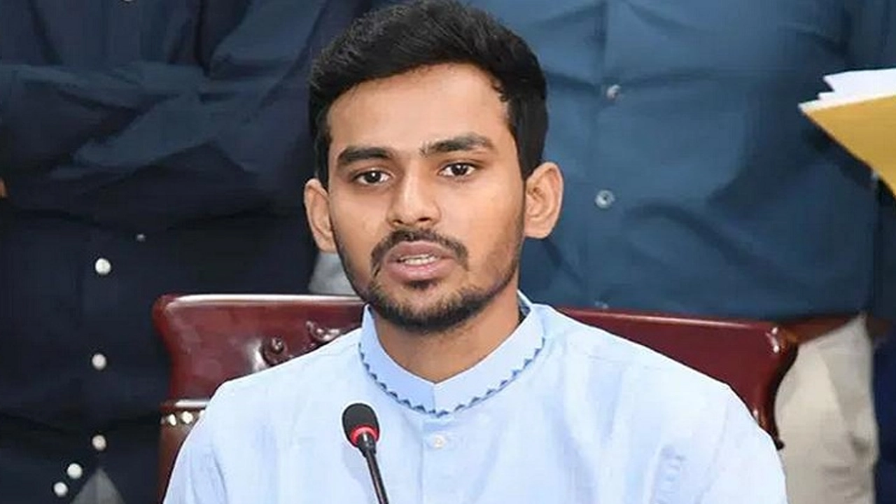 পদত্যাগের বিষয়ে খোলাসা করলেন উপদেষ্টা আসিফ