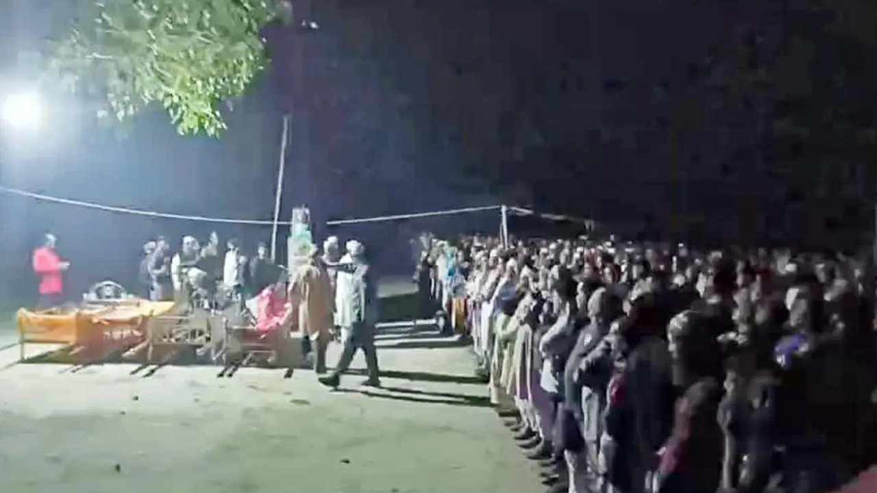 পাশাপাশি কবরে চিরনিদ্রায় ৪ বোন