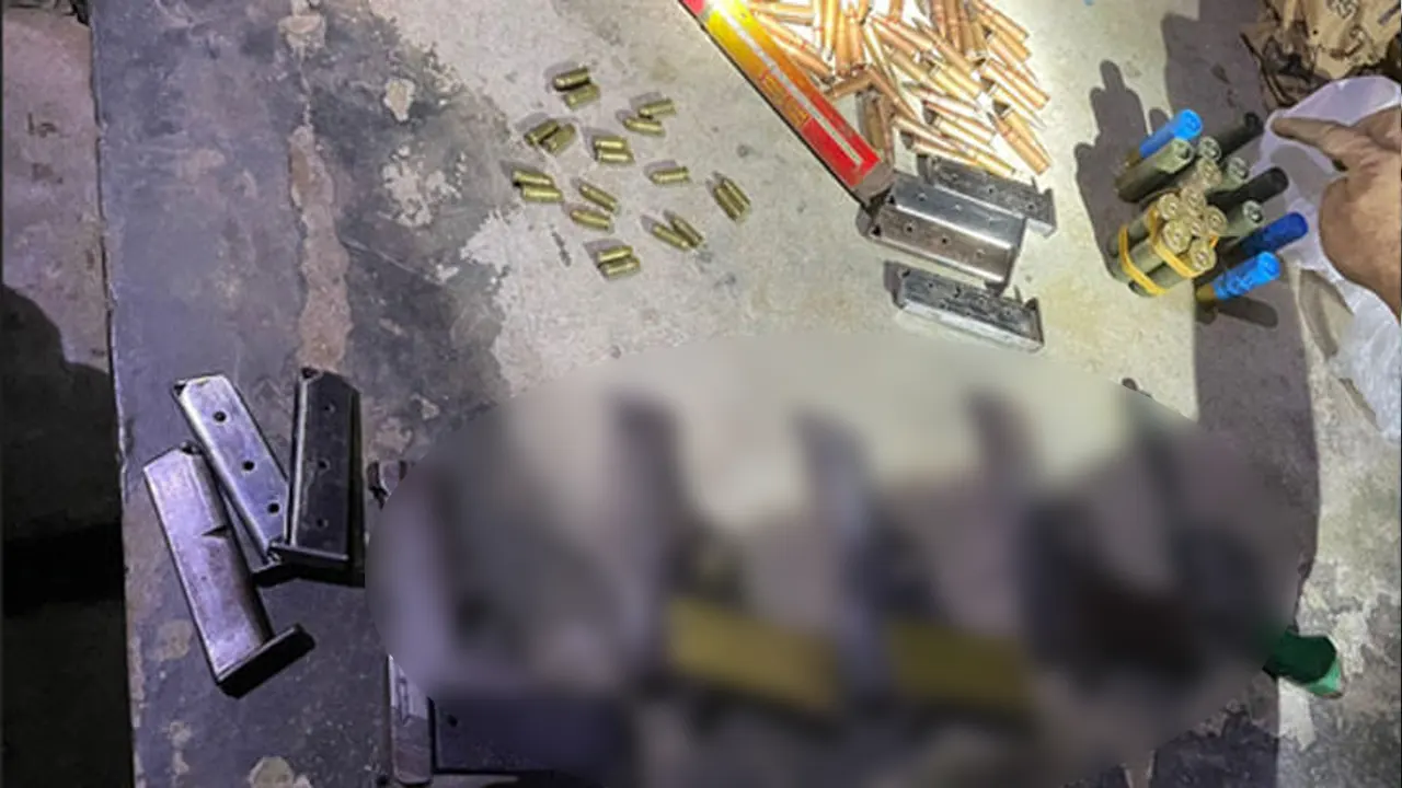 রাউজানে বিপুল পরিমাণ বিদেশি অস্ত্র-গুলি উদ্ধার