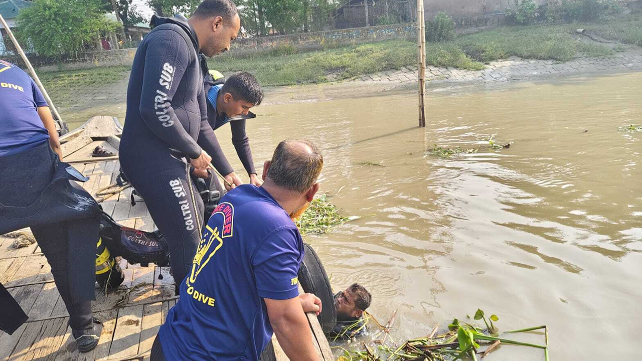 এখনো খোঁজ মেলেনি রূপসা নদীতে নিখোঁজদের