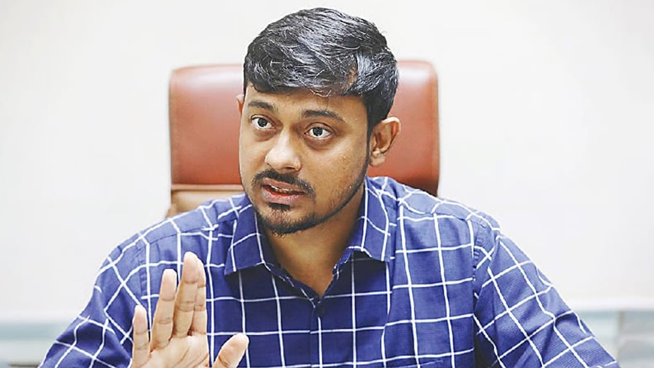 কাকে ইঙ্গিত করে পোস্ট দিলেন নাসীরুদ্দীন পাটওয়ারী