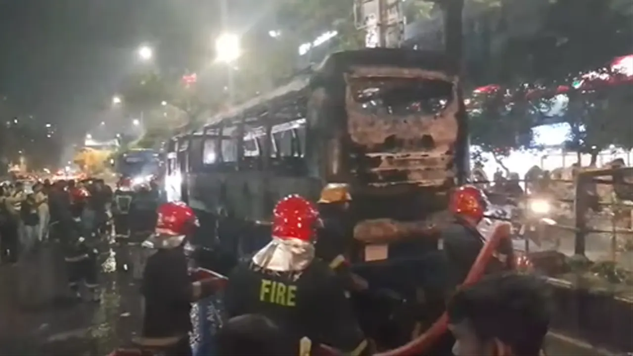 রাজধানীর ৮ স্থানে ককটেল বিস্ফোরণ, তিন বাসে আগুন