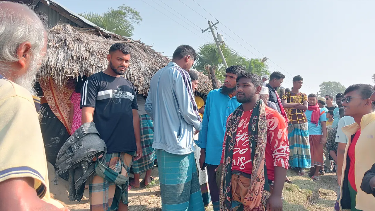 নদীর তীরে ঝুপড়ি ঘরে মিলল স্বামী-স্ত্রীর মরদেহ