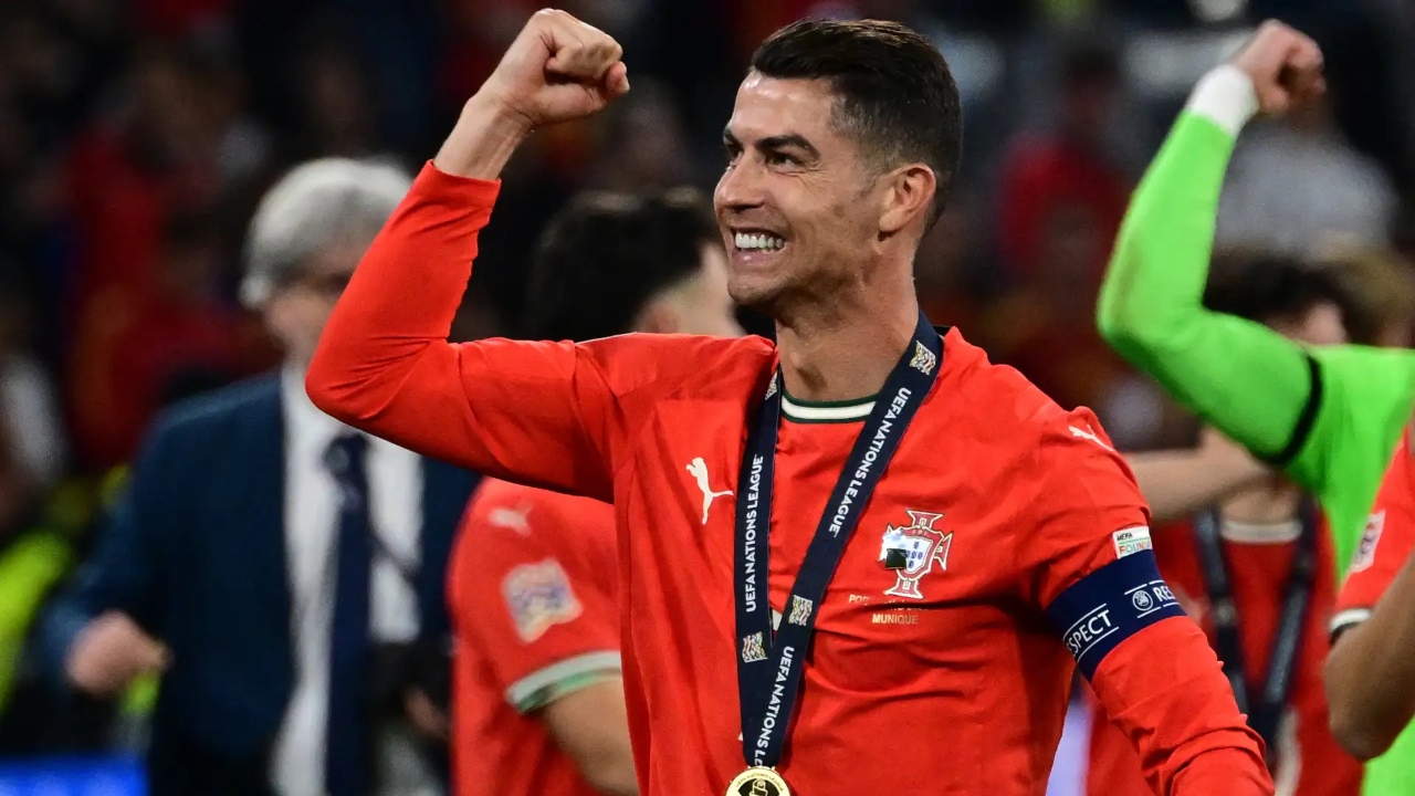 ‘মেসি নয়, ২০২৬ বিশ্বকাপ জয়ের সম্ভাবনা রোনালদোর বেশি’