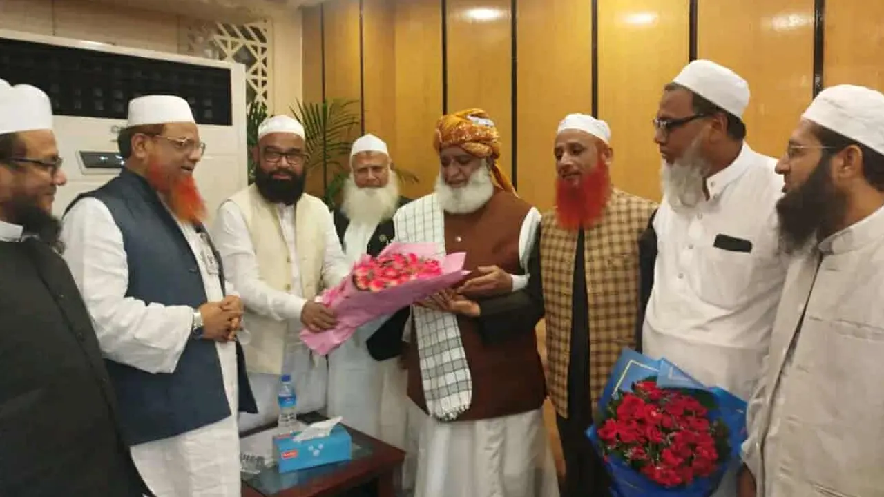 বাংলাদেশে এসেছেন মুসলিম বিশ্বের প্রভাবশালী আলেম মুফতি ফজলুর রহমান 