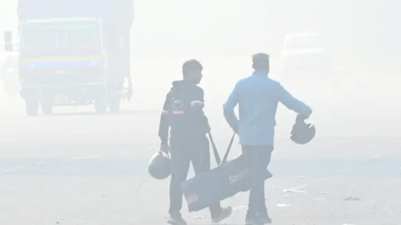 স্কুল বন্ধ, বিক্ষোভে মানুষ, অসুস্থদের শহর ছাড়ার পরামর্শ