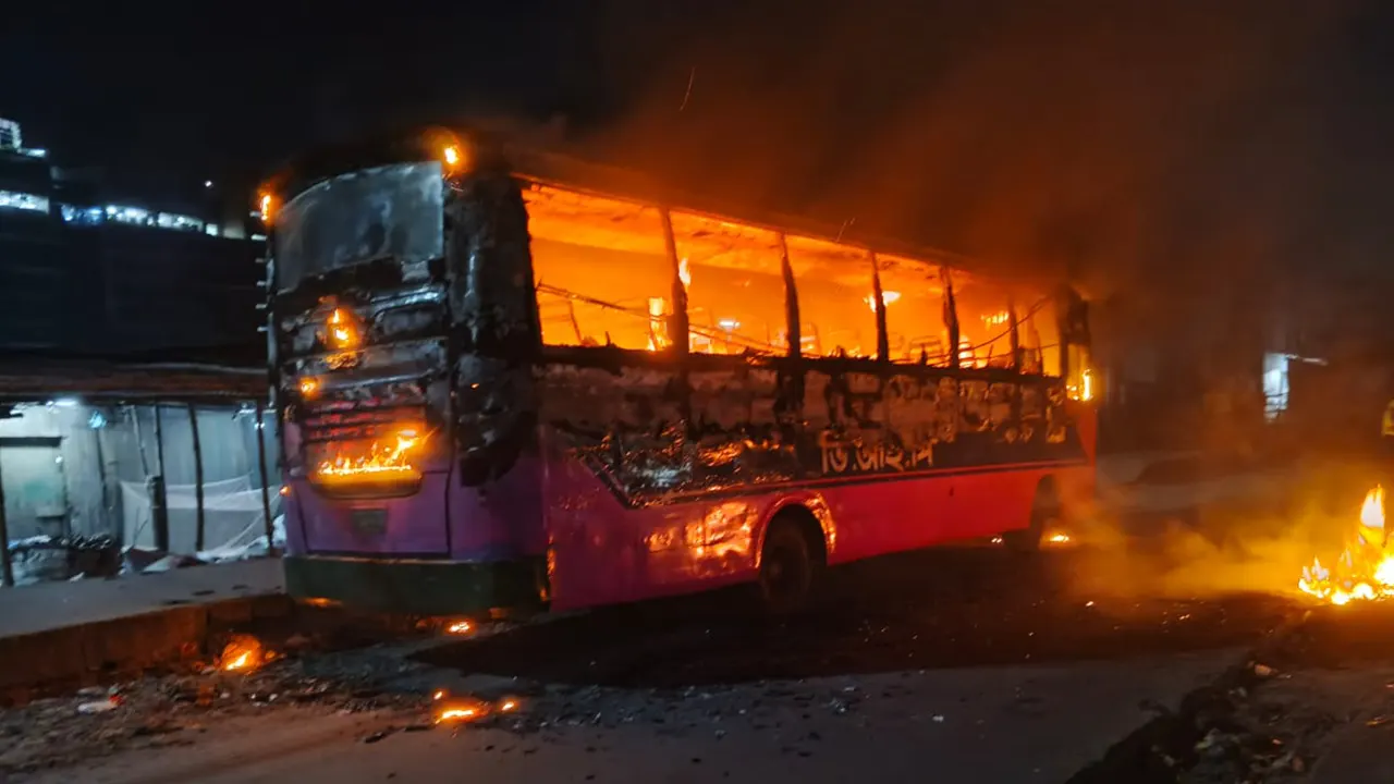 গাজীপুরে রাতভর ৩ বাসে আগুন, টহল জোরদার