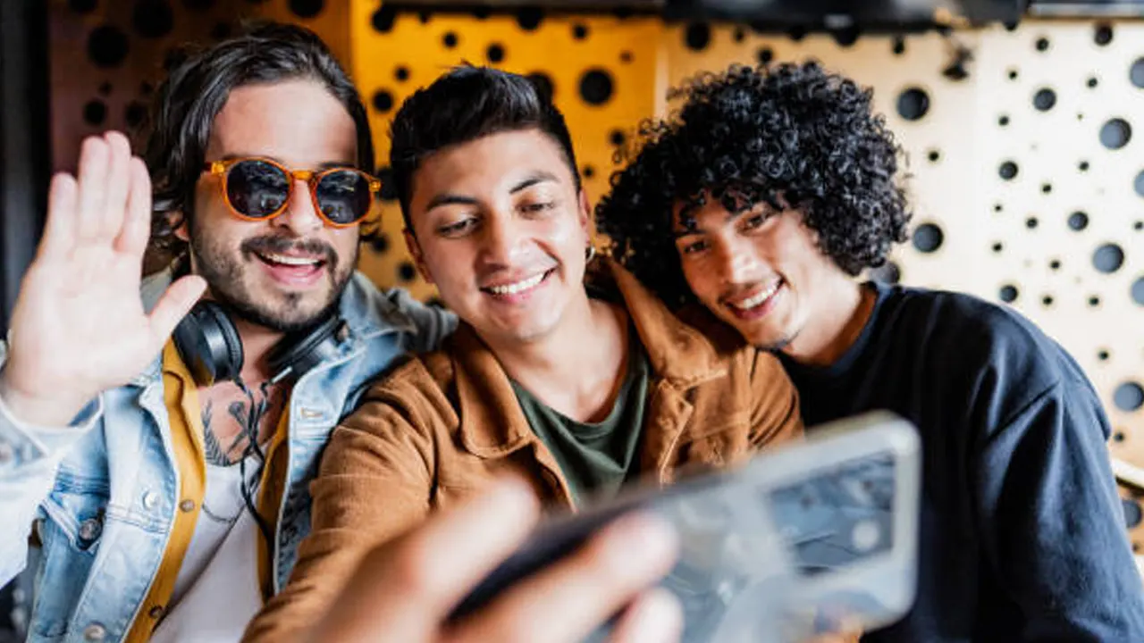 ‘পৌরুষ’-এর অর্থ বদলেছে ছেলেদের আধুনিক দৃষ্টিতে