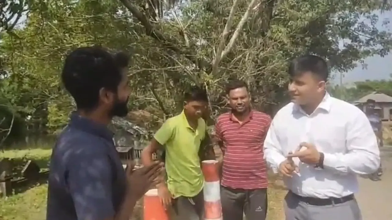 ফেসবুকে লাইভ দিয়ে ফেঁসে গেলেন যুবক