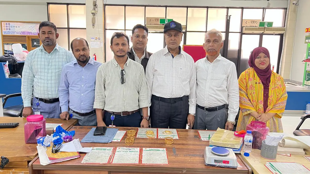 জেদ্দাফেরত পাঁচ যাত্রীর কাছ থেকে ৭০০ গ্রাম স্বর্ণ জব্দ