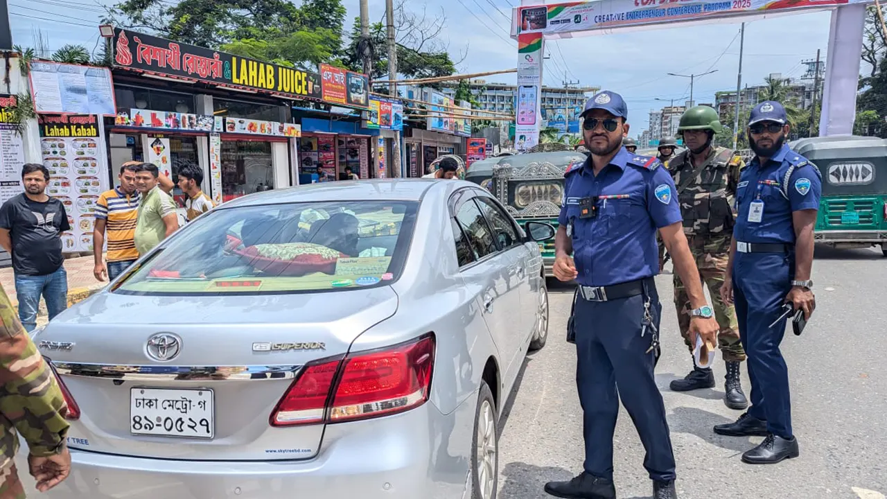 কক্সবাজারে সতর্ক অবস্থানে আইনশৃঙ্খলা বাহিনী, ২৮ পয়েন্টে নিরাপত্তা চৌকি