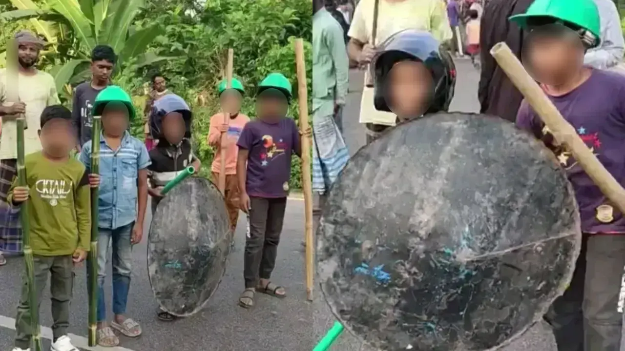 অবরোধ করে শিশুদের হাতে অস্ত্র তুলে দিল আ.লীগ