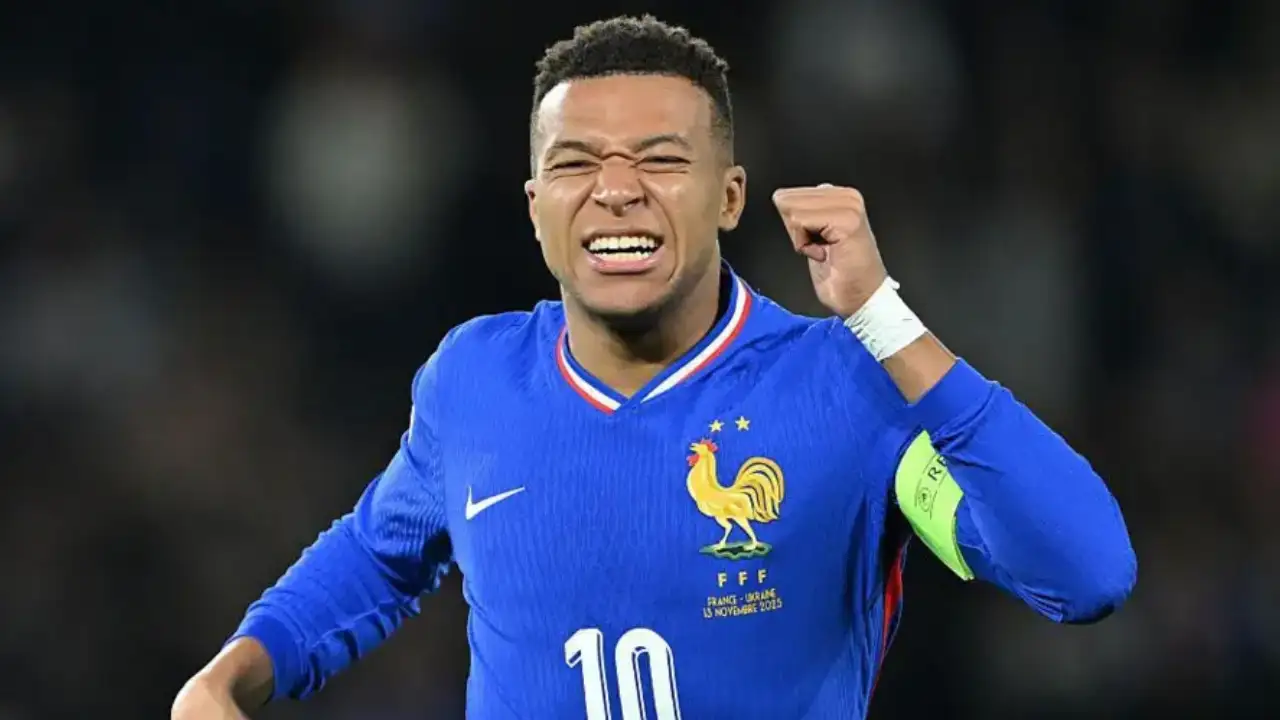 এমবাপ্পের জোড়া গোলে বিশ্বকাপের টিকিট পেল ফ্রান্স