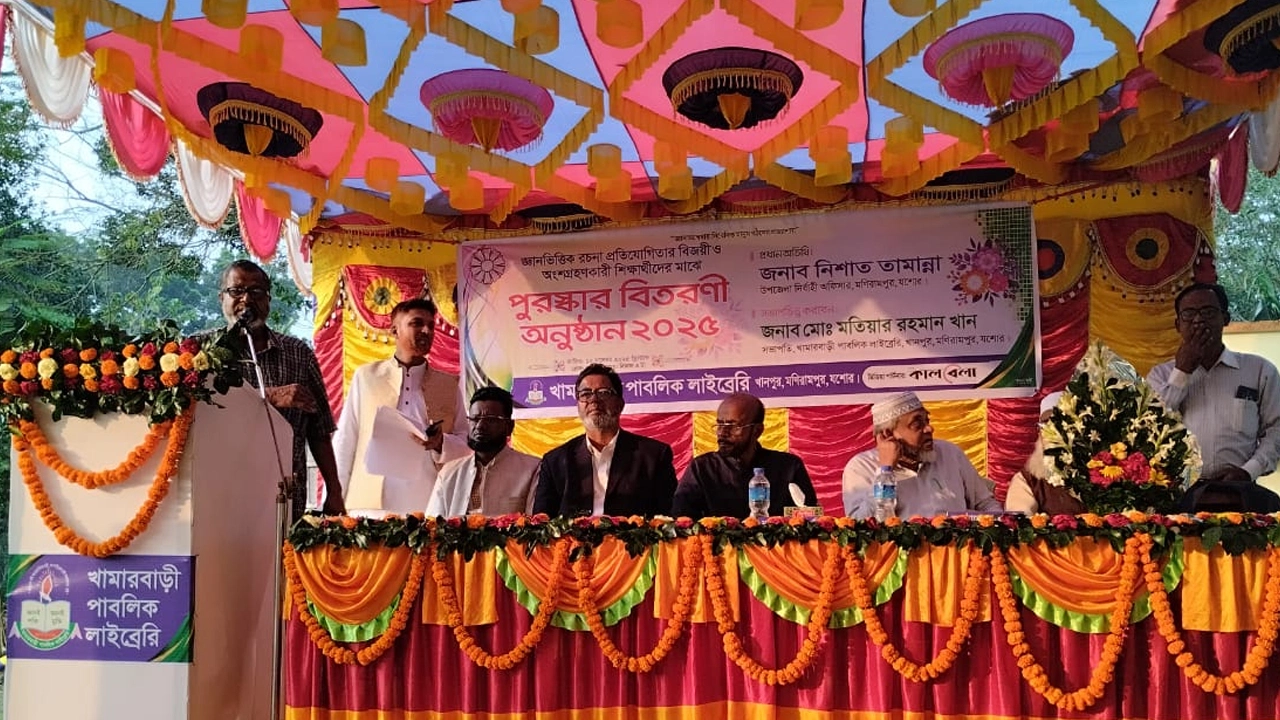 জ্ঞানভিত্তিক রচনা প্রতিযোগিতায় বিজয়ীরা পেলেন কৃতিত্বের সনদপত্র