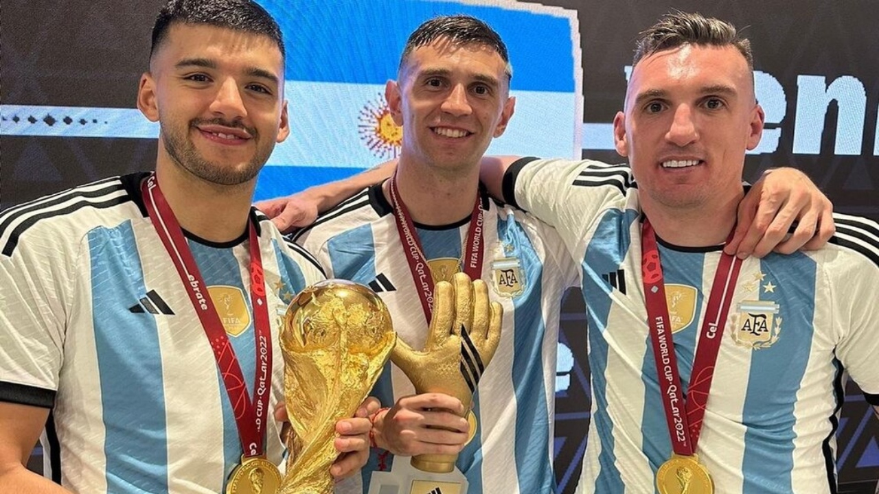 মার্টিনেজের সঙ্গে আরমানি (সর্ব ডানে)। ছবি: সংগৃহীত