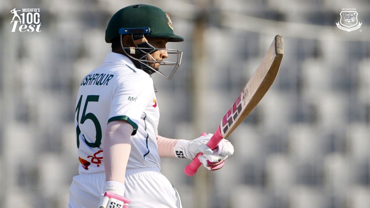 ভাঙল শতরানের জুটি, শততম টেস্টে হাসল মুশফিকের ব্যাট