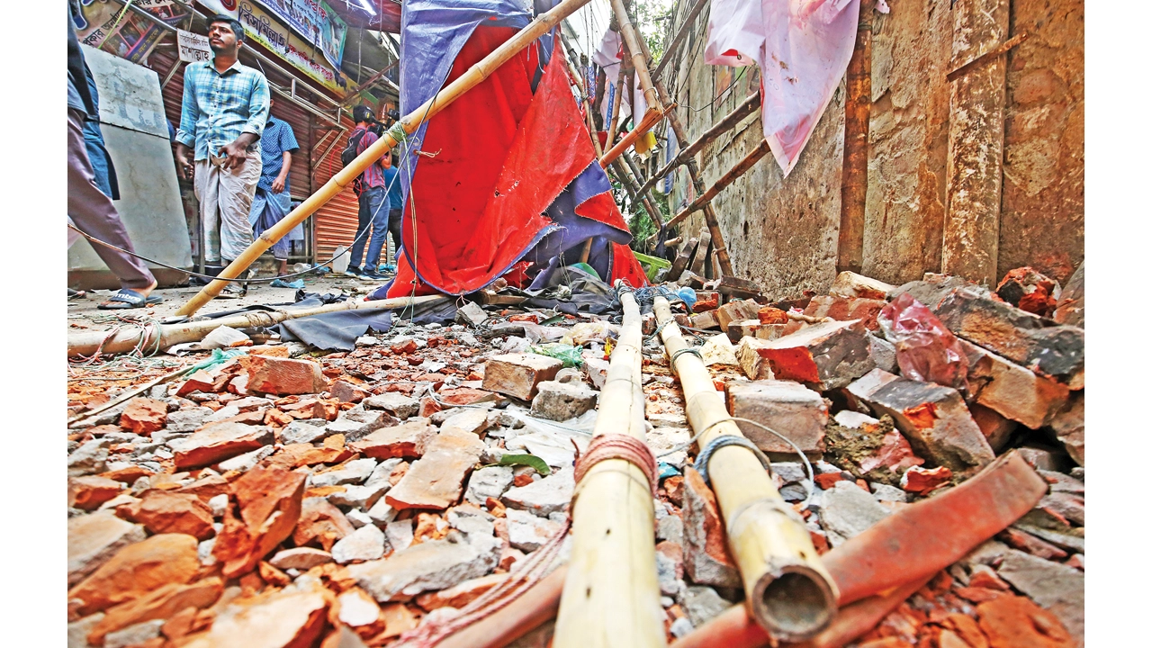 ঢাকার কাছে এগিয়ে আসছে আরও ‘বড়’ ভূমিকম্প