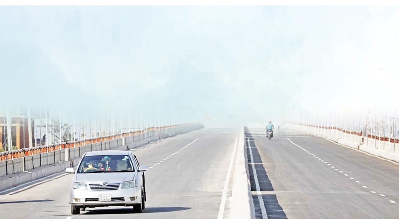 স্বপ্ন ৩৯ হাজারের, বাস্তবে চলে ৮ হাজার গাড়ি