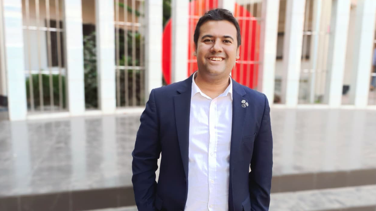 বাংলায় জন্ম, তবু শুদ্ধ উচ্চারণে ব্যর্থ কেন