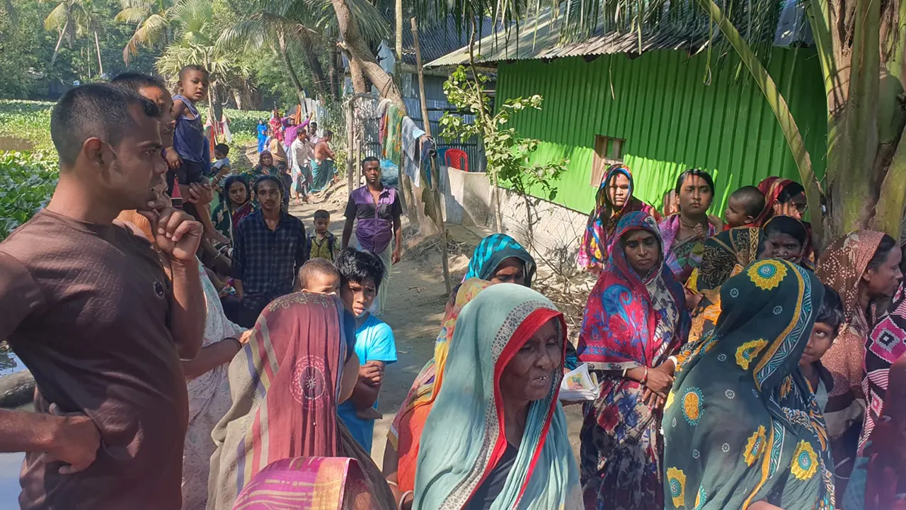 নির্বাচনের আগে রাস্তা সংস্কার না হলে ভোটকেন্দ্রে না যাওয়ার ঘোষণা